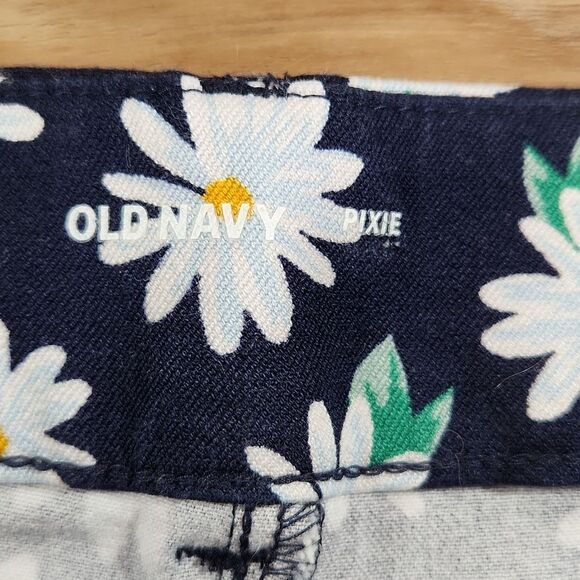☔️🔹️Old Navy Blue & White Daisy Print Pixie Pants Size 6 - Picture 7 of 8